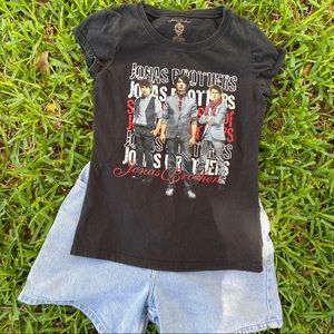Y2K Jonas Brothers Tee! 🦋